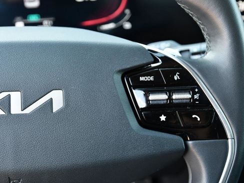 Used 2023 Kia Niro EX Touring image 11