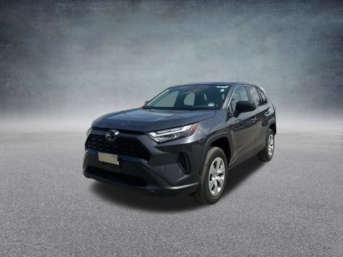 Used 2025 Toyota RAV4 LE AWD/4WD image 30