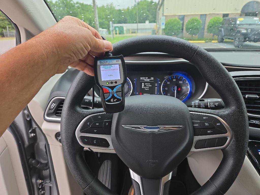 Used 2020 Chrysler Voyager Lxi FWD image 36