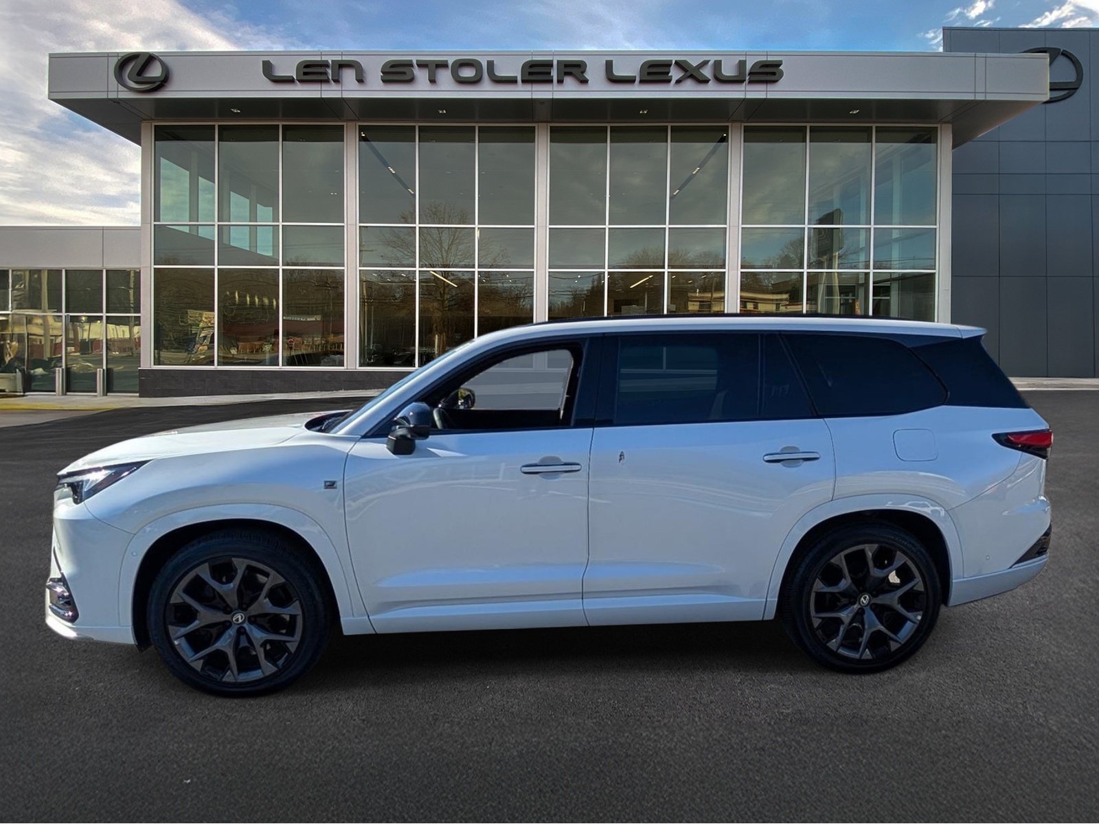 Used 2026 Lexus TX 500h AWD w/ Technology Package image 6