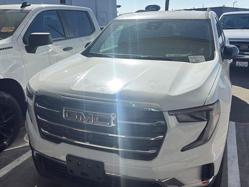 Used 2026 GMC Acadia Elevation FWD image 2