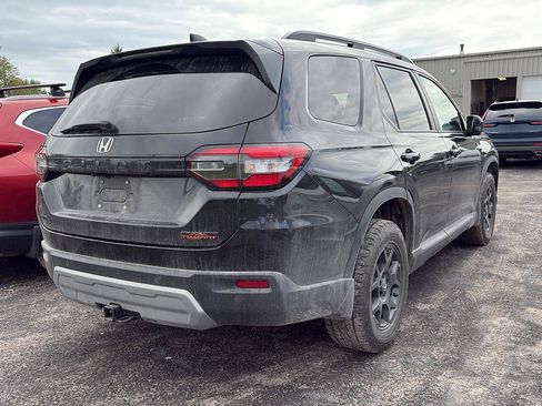 Used 2025 Honda Pilot TrailSport image 3