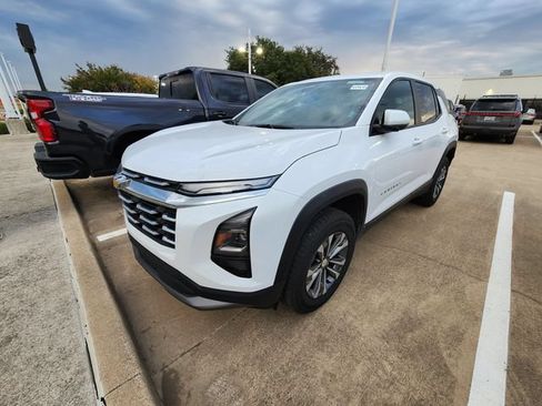 Used 2026 Chevrolet Equinox LT FWD image 3