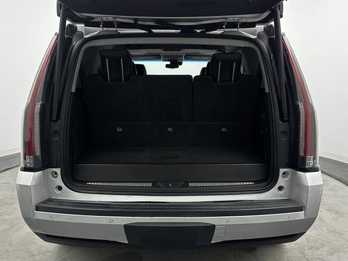 Used 2019 Cadillac Escalade Luxury image 32