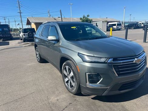 Used 2022 Chevrolet Traverse LT w/ LT Premium Package AWD/4WD image 11