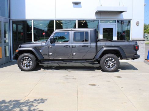 Used 2026 Jeep Gladiator Sport AWD/4WD image 5