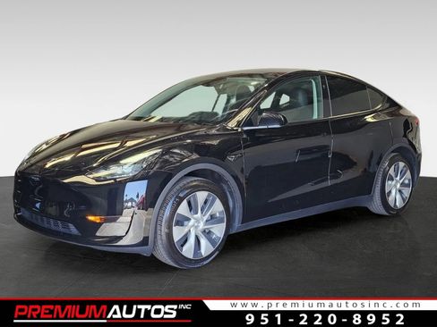Used 2024 Tesla Model Y 2WD image 1