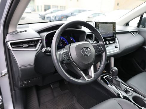 Used 2022 Toyota Corolla Cross XLE w/ Convenience Package image 17