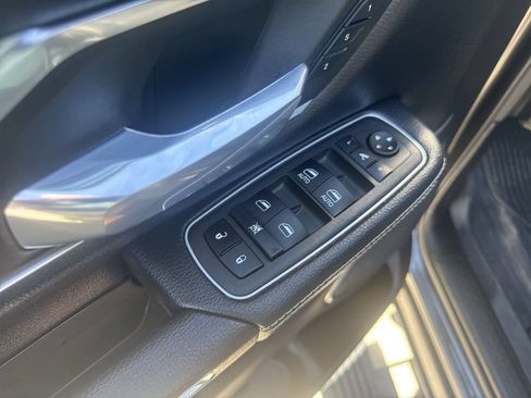 Used 2024 RAM 1500 Laramie AWD/4WD image 11