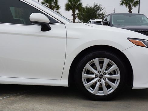 Used 2018 Toyota Camry LE image 9