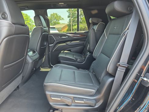 Used 2021 Cadillac Escalade Premium Luxury AWD/4WD image 11
