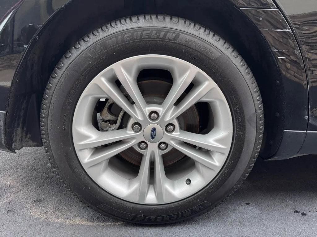 Used 2018 Ford Taurus SEL w/ Equipment Group 201A FWD image 3
