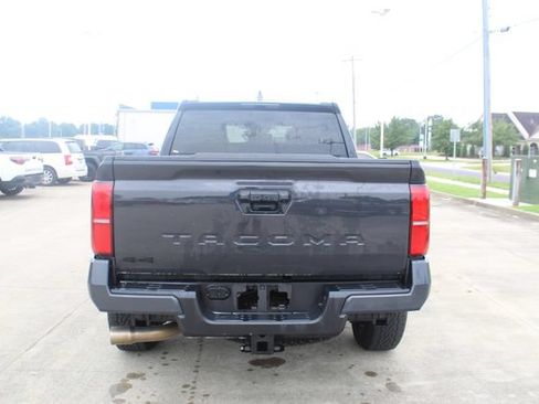 Used 2026 Toyota Tacoma TRD Off-Road AWD/4WD image 4