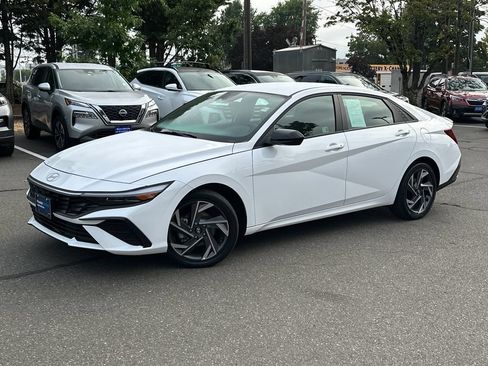 Certified 2025 Hyundai Elantra SEL FWD image 1