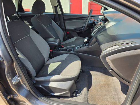 Used 2014 Ford Focus SE FWD image 19