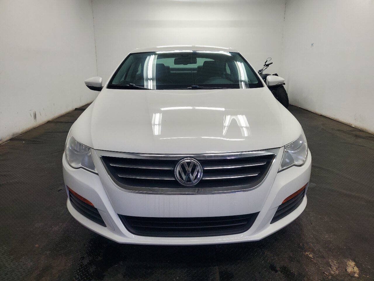 Used 2011 Volkswagen CC Sport FWD image 2