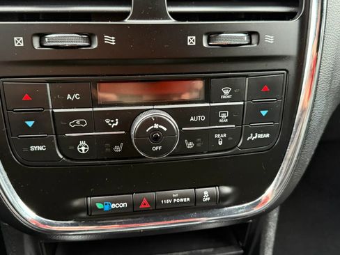 Used 2017 Dodge Grand Caravan GT FWD image 23