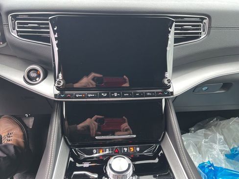 New 2026 Jeep Grand Wagoneer 4WD w/ Premium Group I image 8