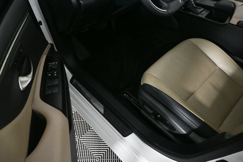 Used 2020 Lexus ES 350 w/ Premium Package FWD image 7