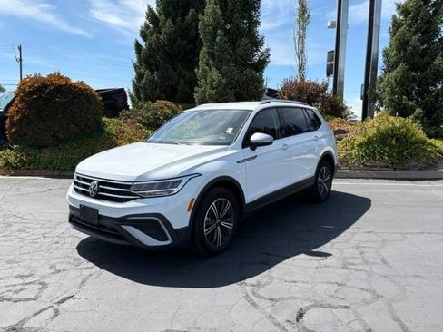 Used 2024 Volkswagen Tiguan SE AWD/4WD image 1