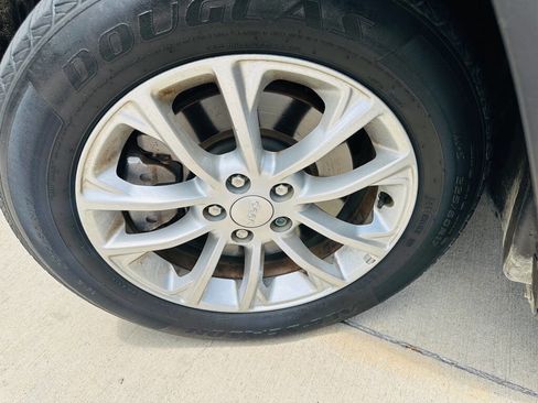 Used 2019 Jeep Cherokee Latitude w/ Popular Appearance Group FWD image 26