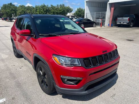 Used 2020 Jeep Compass Latitude FWD image 2