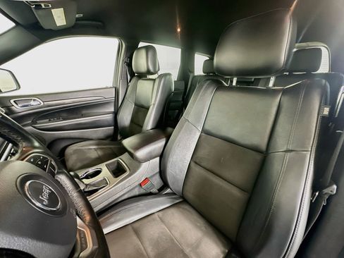 Used 2021 Jeep Grand Cherokee Laredo X AWD/4WD image 13