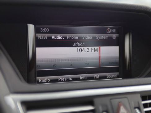 Used 2013 Mercedes-Benz E 350 4MATIC Sedan image 24