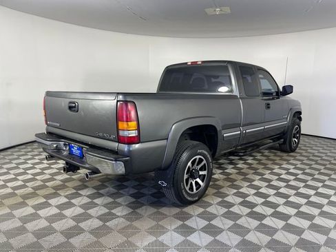 Used 2000 Chevrolet Silverado 2500 LS AWD/4WD image 17