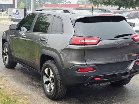 Used 2018 Jeep Cherokee Trailhawk AWD/4WD image 4
