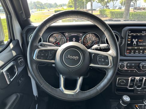 Used 2019 Jeep Wrangler Unlimited Sahara AWD/4WD image 35