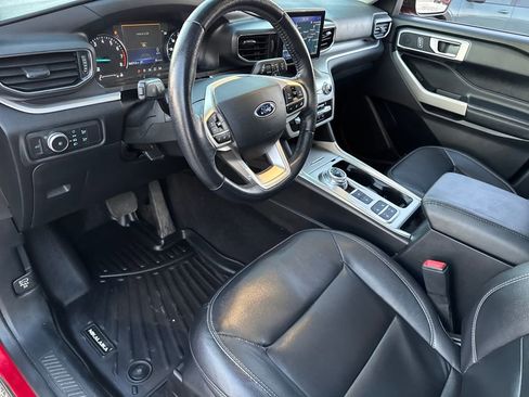 Used 2020 Ford Explorer XLT w/ Equipment Group 202A image 16