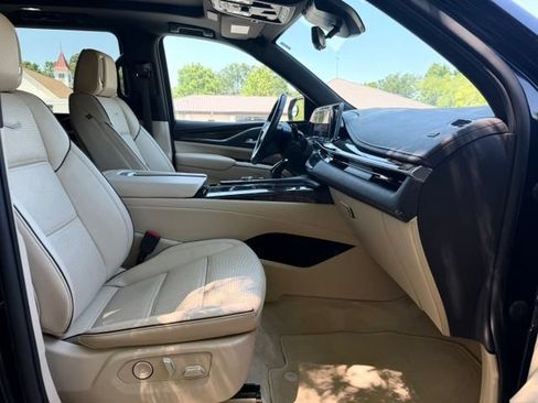 Used 2023 Cadillac Escalade ESV Premium Luxury AWD/4WD image 40