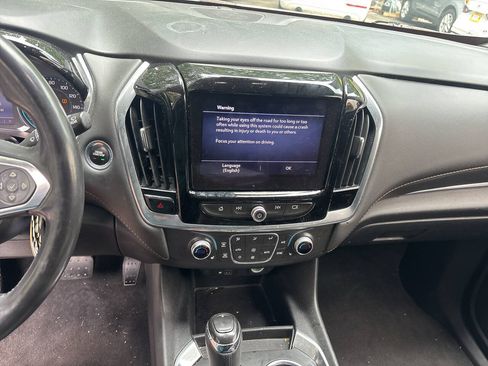 Used 2020 Chevrolet Traverse LT w/ LT Premium Package FWD image 13