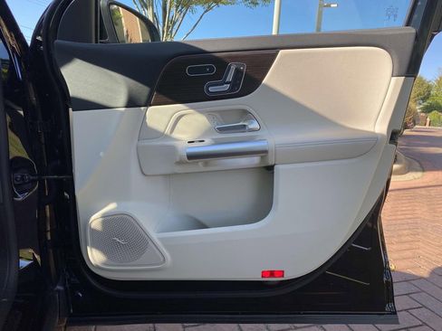 Certified 2025 Mercedes-Benz GLA 250 image 9