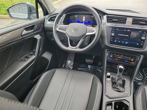 Certified 2023 Volkswagen Tiguan SE image 10