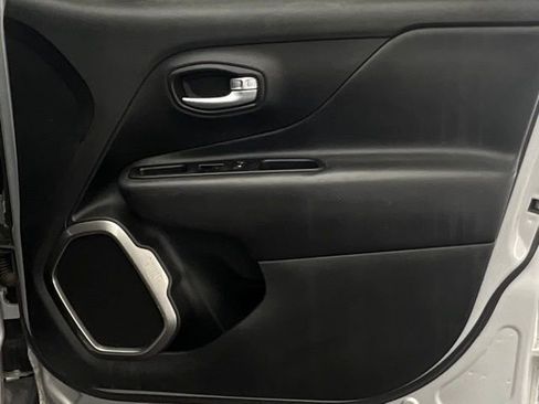 Used 2020 Jeep Renegade Limited image 9