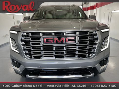 Used 2018 GMC Acadia SLT FWD image 2