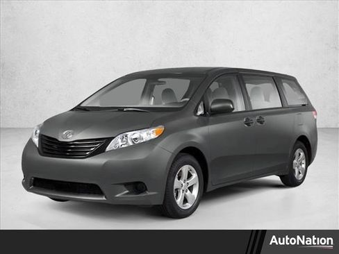 Used 2012 Toyota Sienna XLE image 1
