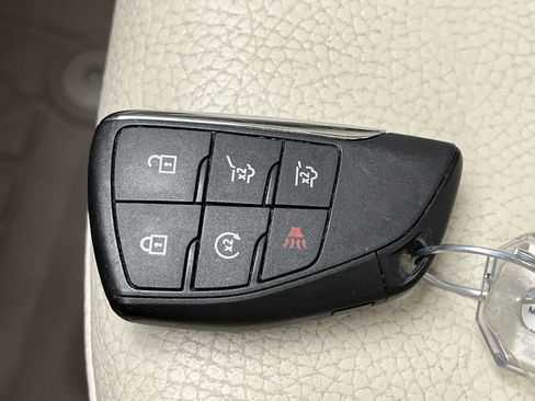 Used 2021 GMC Yukon XL Denali w/ Denali Premium Package image 33