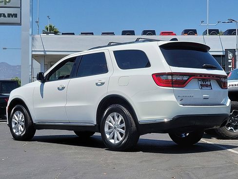 Used 2023 Dodge Durango SXT image 3