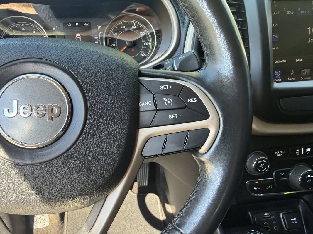 Used 2015 Jeep Cherokee Latitude w/ Cold Weather Group AWD/4WD image 20