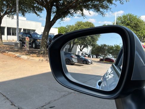 Used 2025 Nissan Rogue SV FWD image 19