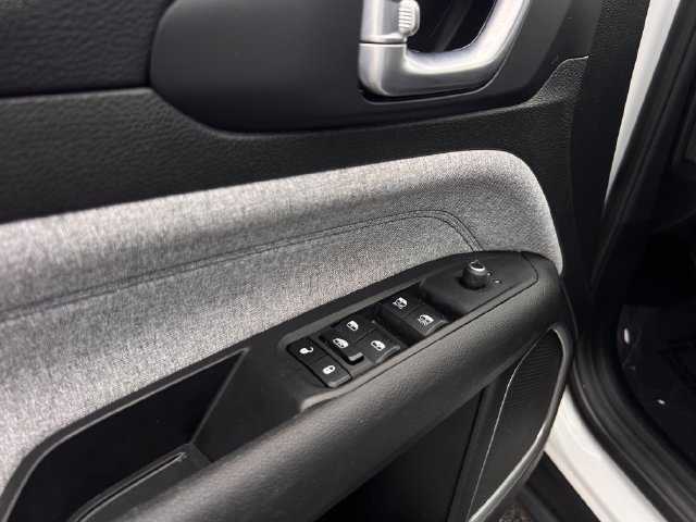 Used 2023 Jeep Compass Latitude AWD/4WD image 11
