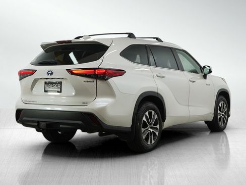 Used 2021 Toyota Highlander XLE image 5