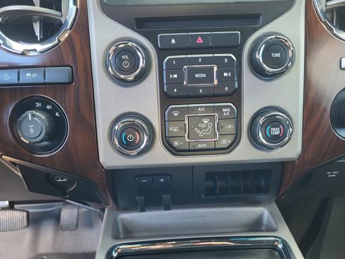 Used 2013 Ford F250 Lariat w/ Lariat Ultimate Pkg image 19