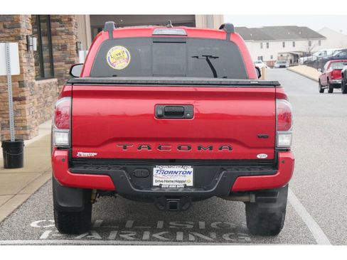 Used 2022 Toyota Tacoma TRD Off-Road w/ TRD Premium Off Road Package image 3