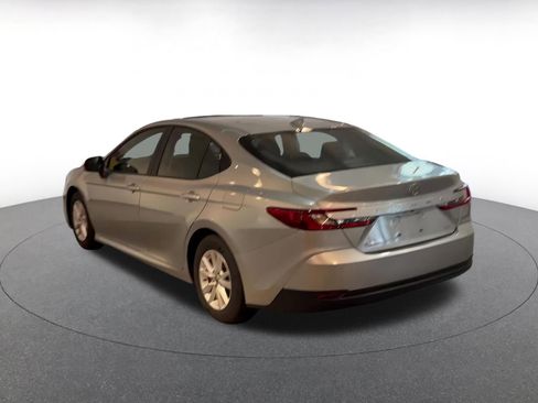 Used 2025 Toyota Camry LE image 11
