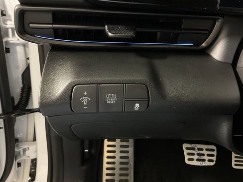 New 2025 Hyundai Elantra SEL image 24