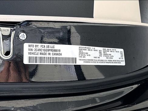 Used 2023 Chrysler Pacifica Limited FWD image 34